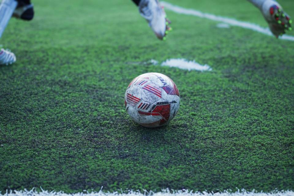 2-2！欧冠德比战：11打10却在补时被逼平 12亿豪门5-4惊险晋级｜M6体育官方网站（配图示意）