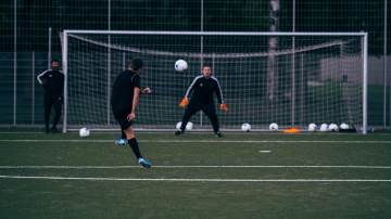 斯洛特执教利物浦两赛季数据对比,24/25胜率66%联赛第1（配图示意）